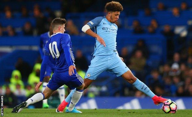 Jadon Sancho (r) during the FA Youth Cup final