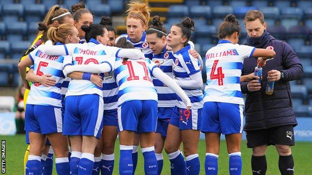 Reading team huddle