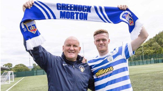 Morton manager Jim Duffy welcomes Denny Johnstone