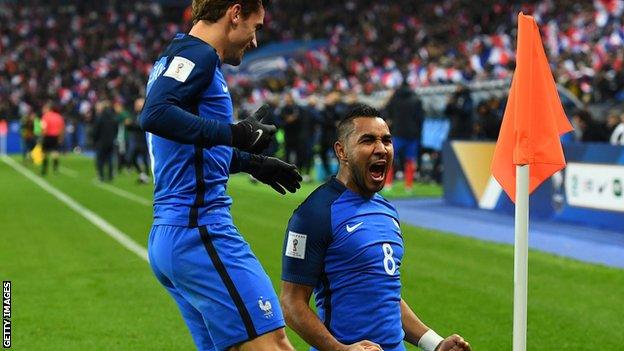 Dimitri Payet celebrates