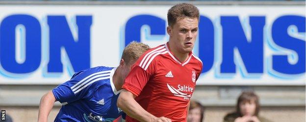 Aberdeen's Lawrence Shankland in action against Peterhead