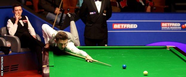 Mark Selby in action against Kyren Wilson