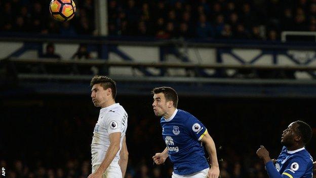 SEAMUS cOLEMAN