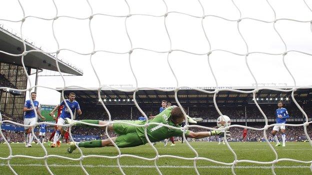 Jordan Pickford making a save against Liverpool