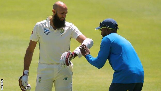 Hashim Amla and the South Africa physio