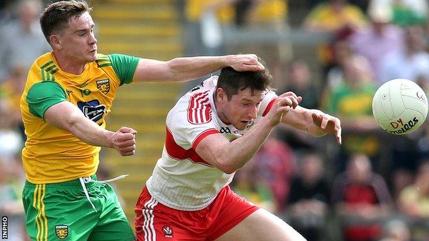 Donegal's Ciaran Thompson puts in a strong challenge on Derry forward Emmet Bradley