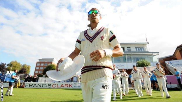 Alfonso Thomas takes to the pitch before his final appearance for Somerset