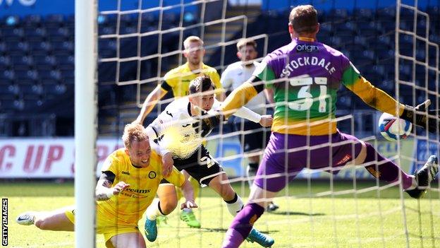 Liam Cullen headed in his third goal of the season to earn Swansea a point