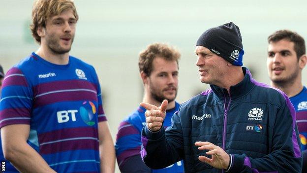 Vern Cotter oversees Scotland training