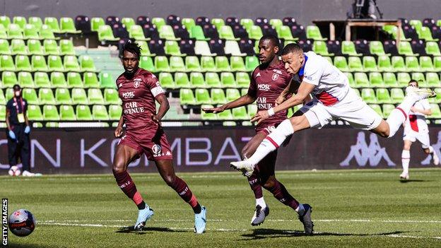 Kylian Mbappe scores his first against Metz