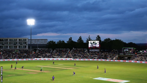 General view of a Superchargers match