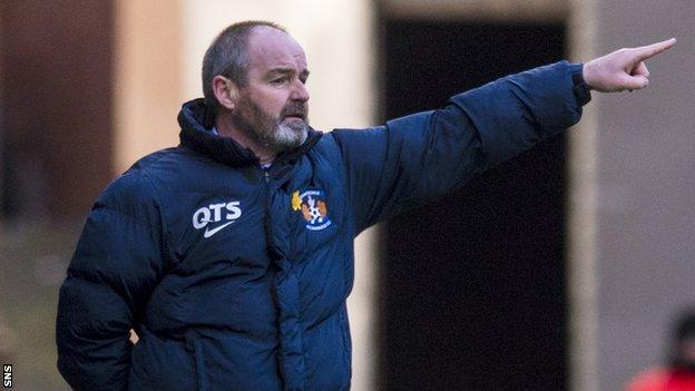 Steve Clarke makes a point as Kilmarnock manager