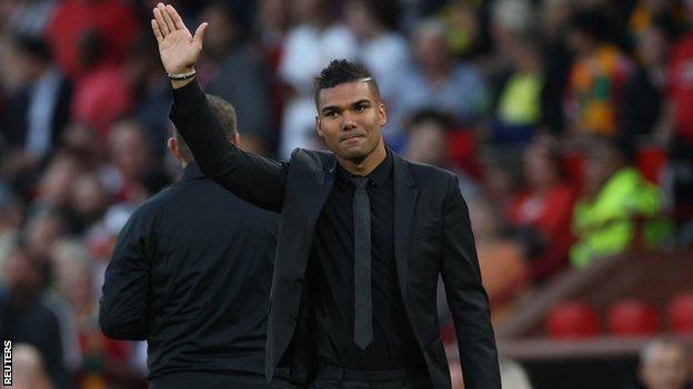 Casemiro waves to the crowd