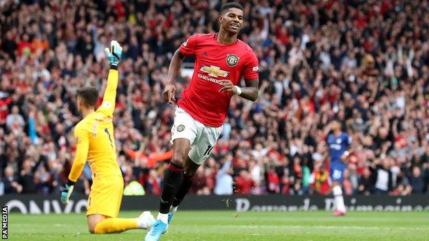 Marcus Rashford scores for Manchester United