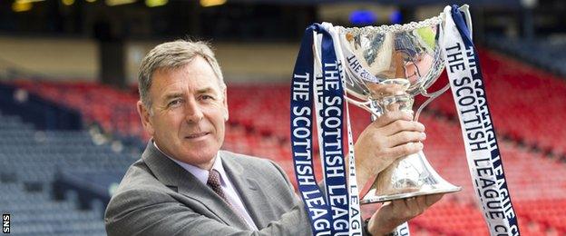 Celtic goalkeeper Pat Bonner with the Scottish League Cup