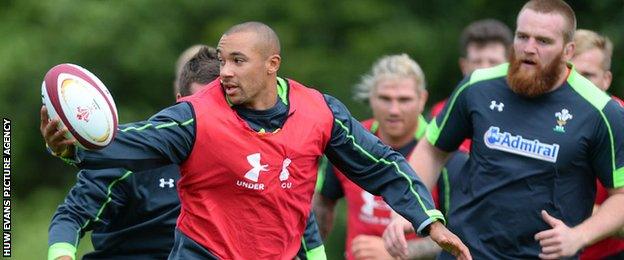 Eli Walker training with Wales