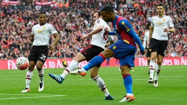 Manchester United celebrate win the 2016 FA Cup