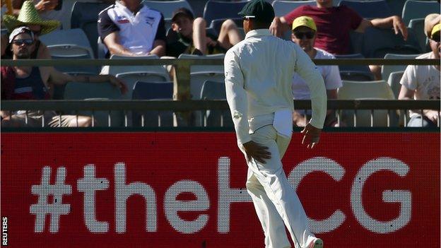 Usman Khawaja sustains a hamstring injury