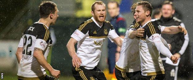 Aberdeen players celebrating