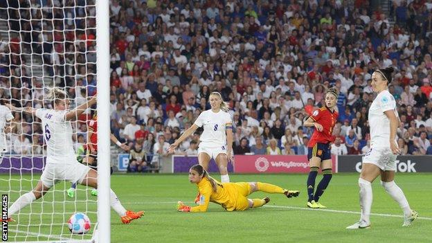 Esther Gonzalez scores for Spain