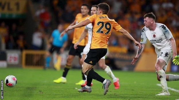 Vinagre scores Wolves' second