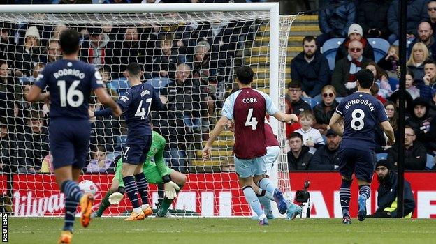 Ilkay Gundogan puts Manchester City 2-0 ahead against Burnley