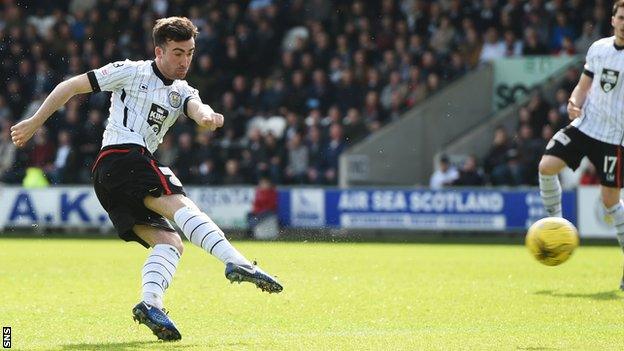 Stevie Mallan scores for St Mirren