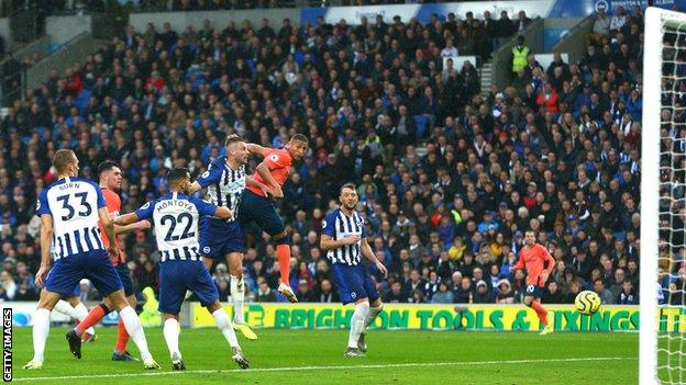 Richarlison heads towards goal