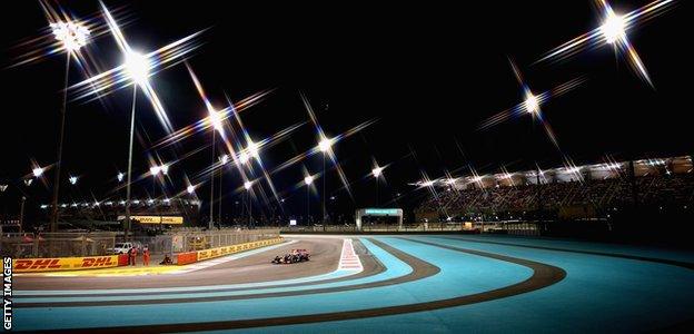 A view of Daniel Ricciardo at the 2015 Abu Dhabi Grand Prix