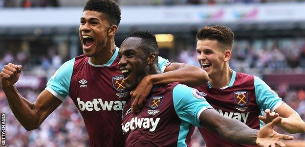 Michail Antonio celebrates with his West Ham team-mates