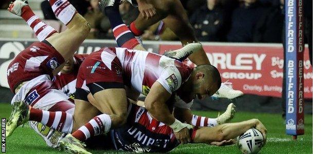 Brett Morris try for Sydney Roosters