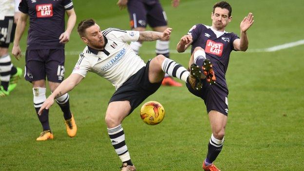 Fulham's Jamie O'Hara (left) battles with Derby's Craig Bryson