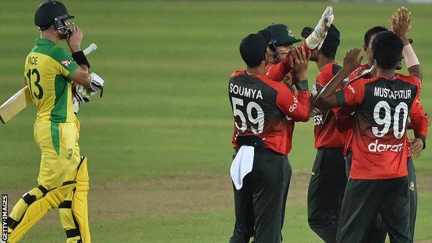 Bangladesh celebrate the wicket of Matthew Wade