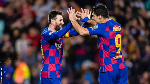 Lionel Messi and Luis Suarez high five