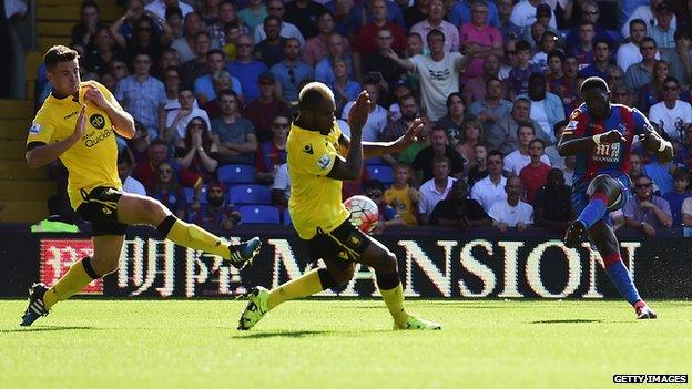 Bakary Sako scores a late winner