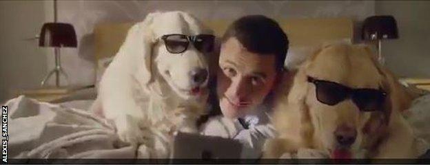 Alexis Sanchez and his dogs