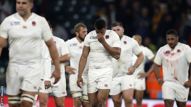 England depart the field after defeat by Australia