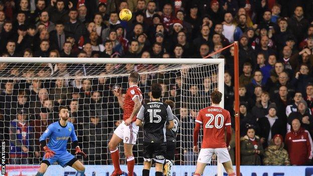 Nottingham Forest's Daryl Murphy (second left) heads an effort over against Norwich