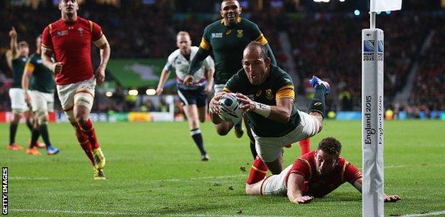 South Africa score a try against Wales