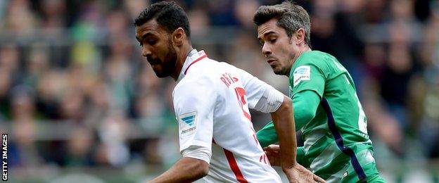 RB Leipzig defender Marvin Compper (left) in action against Werder Bremen