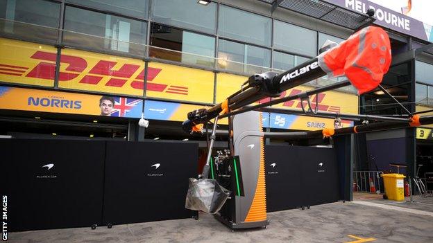 McLaren F1 pit lane