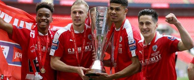 Barnsley lift the Johnstone's Paint Trophy