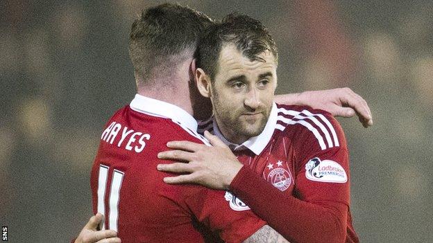 Jonny Hayes and Niall McGinn celebrate with Aberdeen