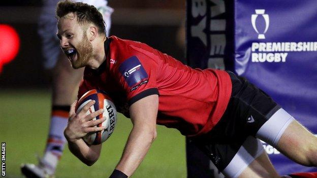 Max Wright crosses for a try for Newcastle against Leicester