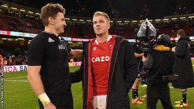 Beauden Barrett and Gareth Anscombe chatting after New Zealand's 54-16 win over Wales in October 2021 at the Principality Stadium