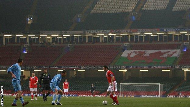 Ryan Giggs playing at a half empty Millennium Stadium in 2008