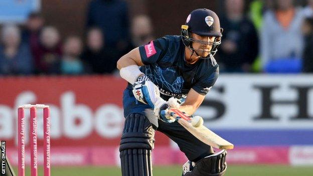 Leus du Plooy batting for Derbyshire