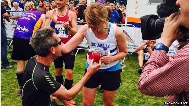 Snowdon Race runner proposes to girlfriend