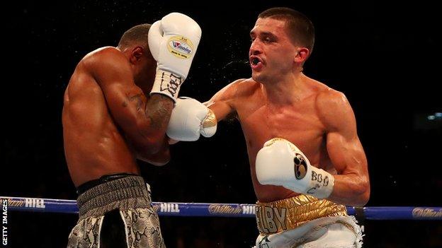 Lee Selby in action against Eric Hunter