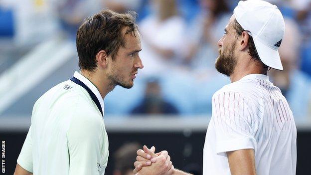 Daniil Medvedev shakes hands with Maxime Cressy